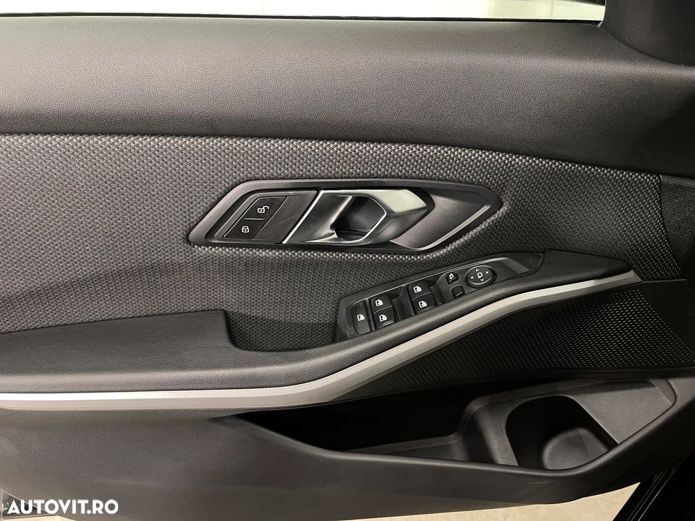 BMW Seria 3 318i AT - 24