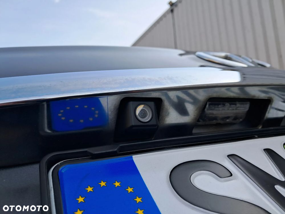 Toyota Avensis 2.0 D-4D Executive - 23