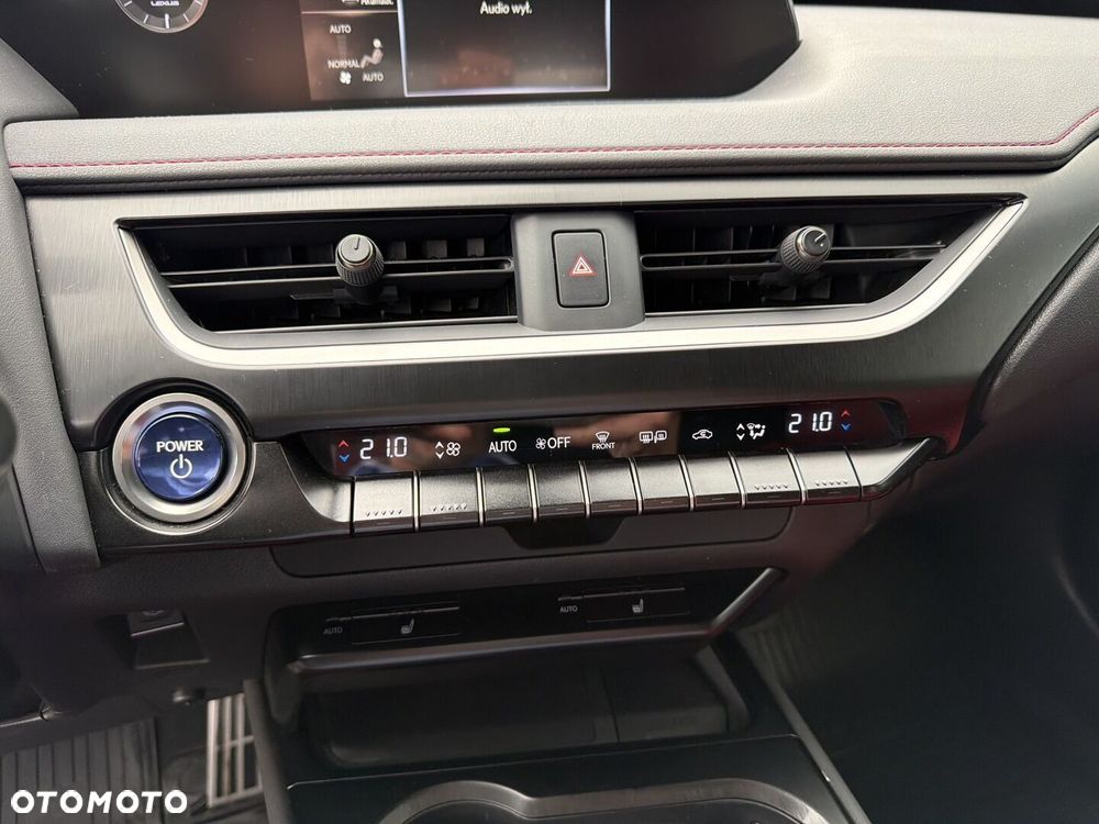 Lexus UX - 25