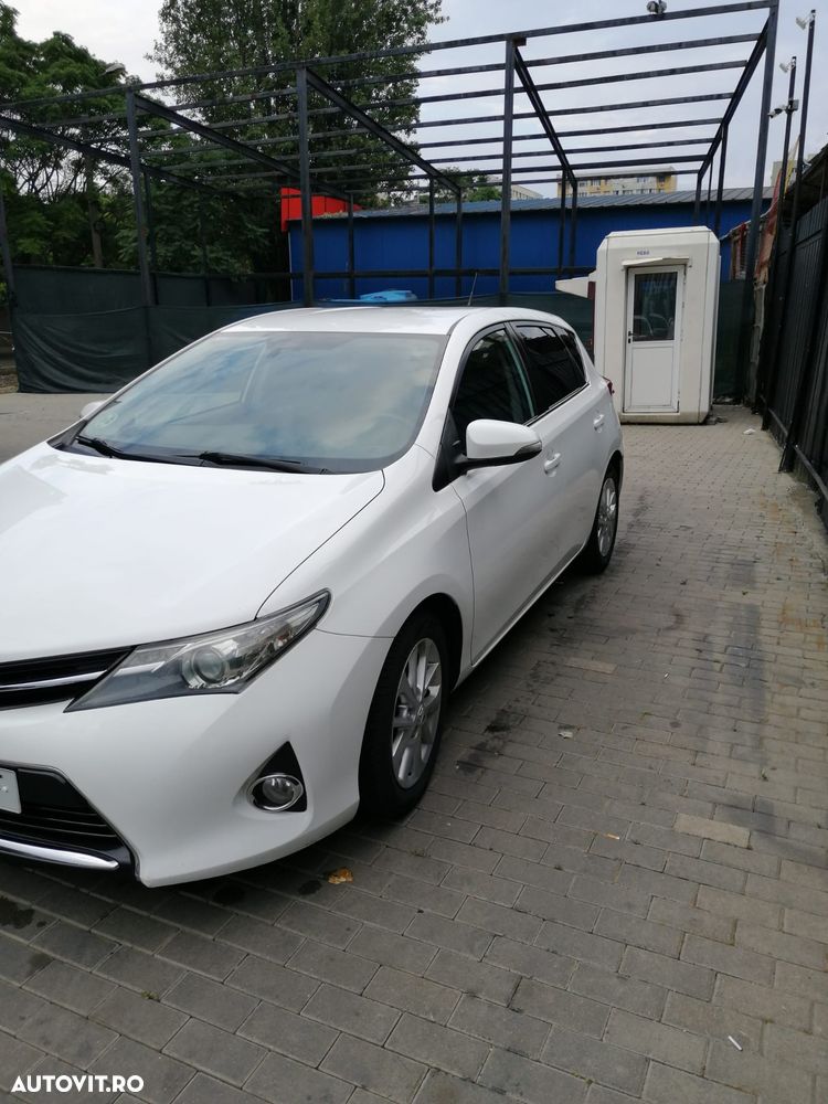 Toyota Auris 2.0 L D-4D Stop&Start Luna - 6