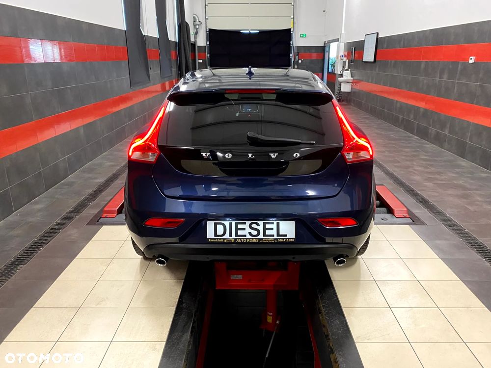 Volvo V40 D4 Momentum - 8