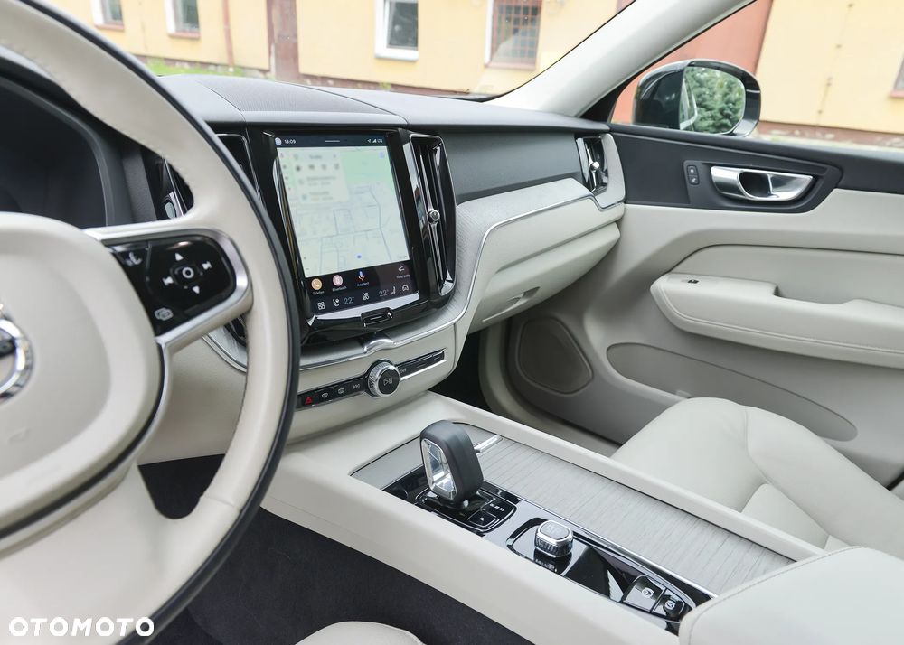 Volvo XC 60 B4 D Momentum - 14