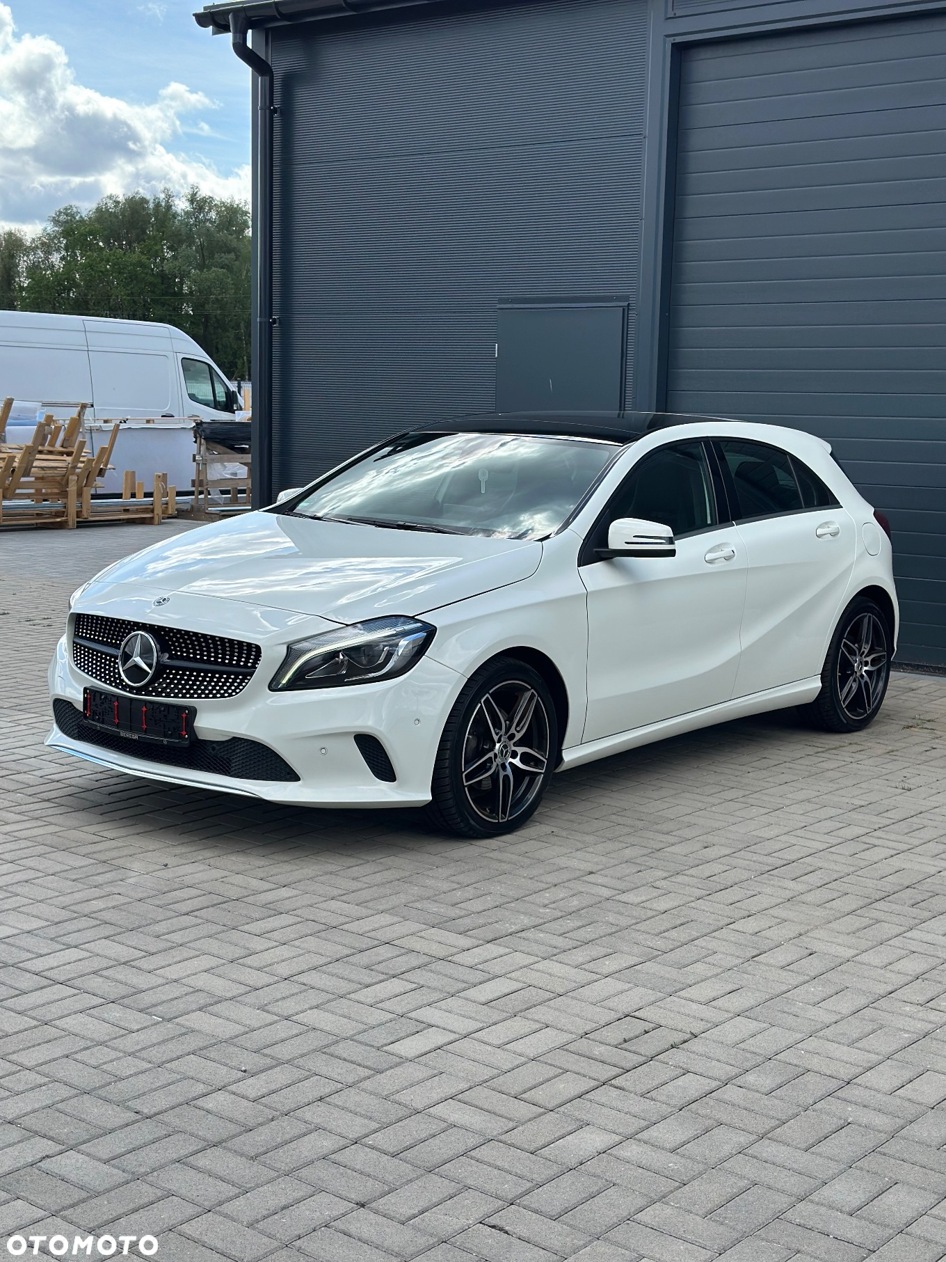 Mercedes-Benz Klasa A 180 (BlueEFFICIENCY) Urban - 3
