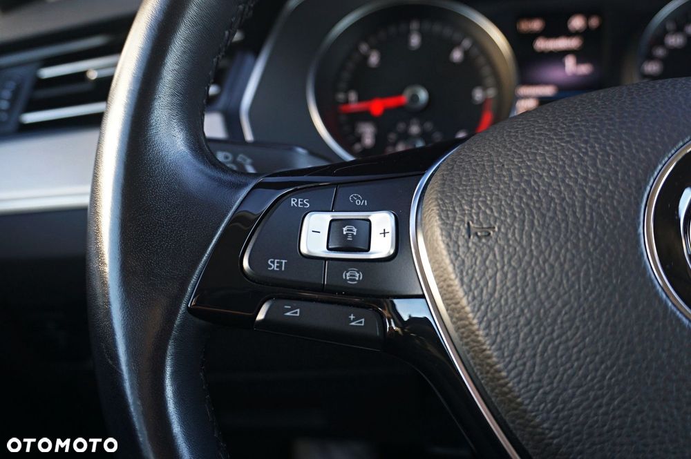 Volkswagen Passat - 27