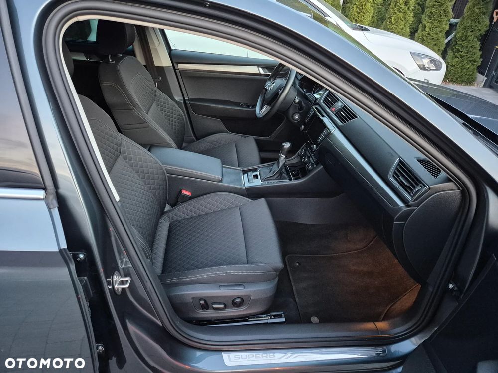Skoda Superb 2.0 TDI Premium Edition - 14