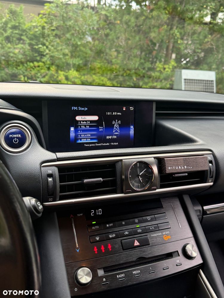 Lexus IS 300h Business Edition - 29