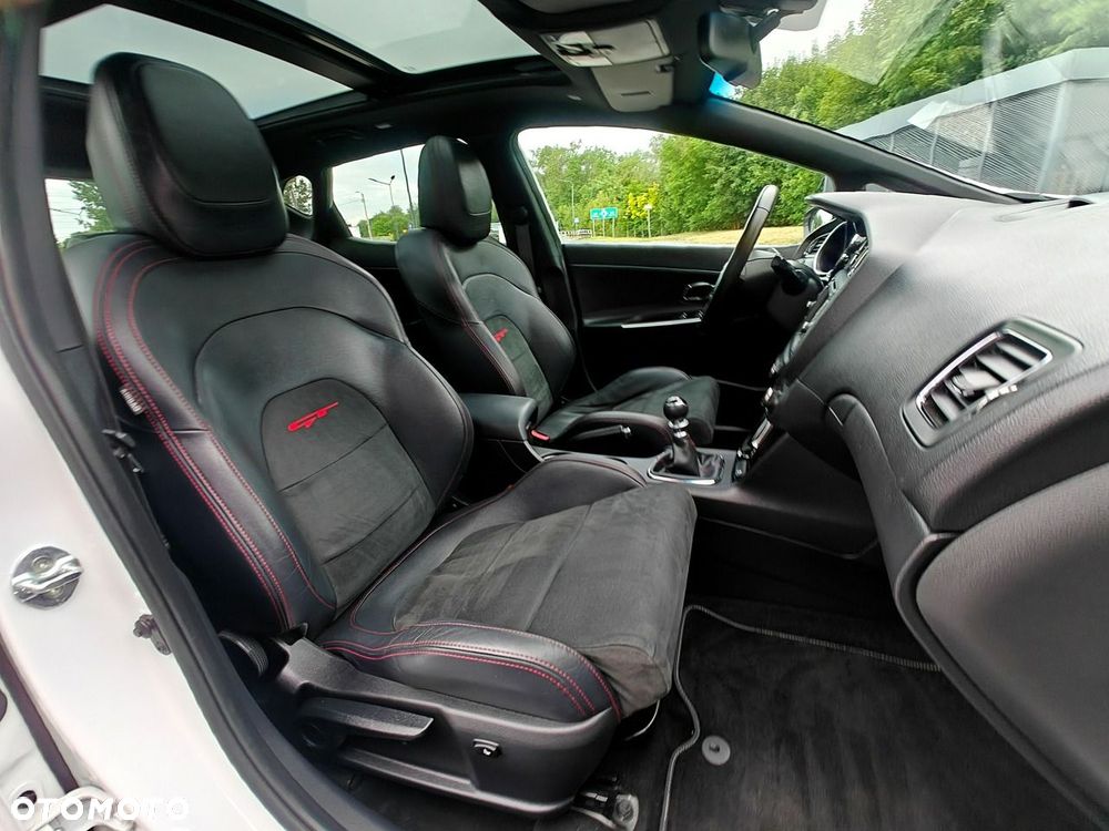 Kia Ceed - 33