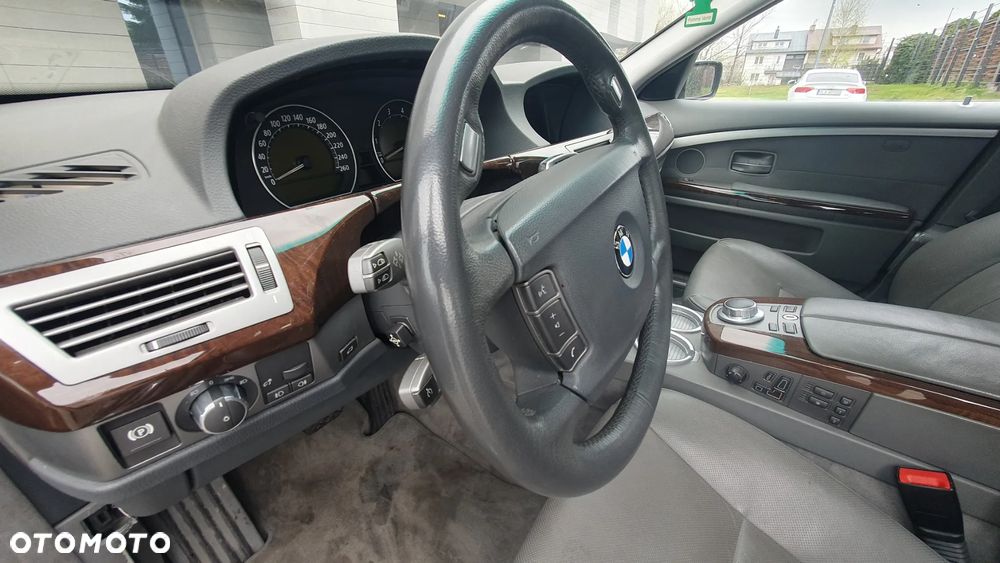 BMW Seria 7 740i - 13
