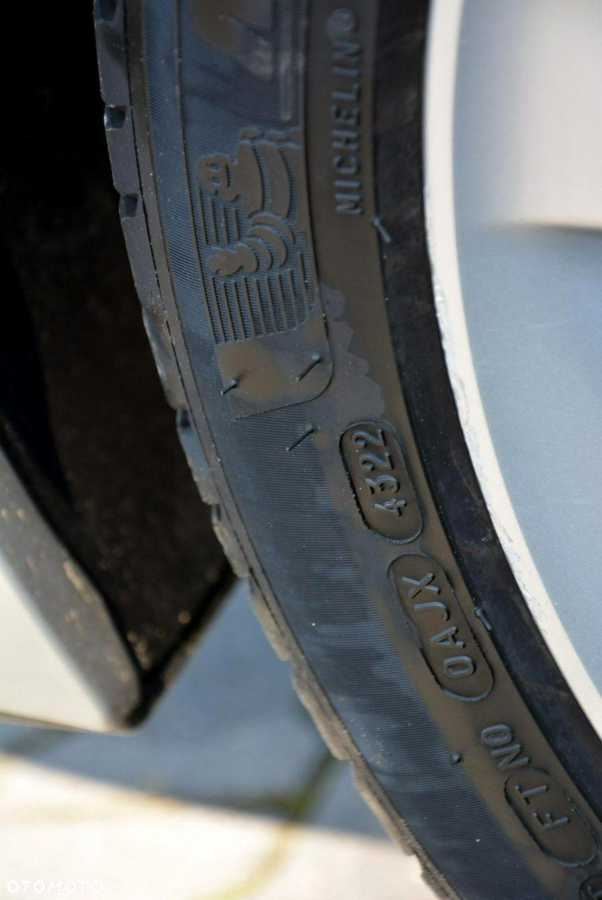 Toyota Prius 1.8 HSD Sol - 37