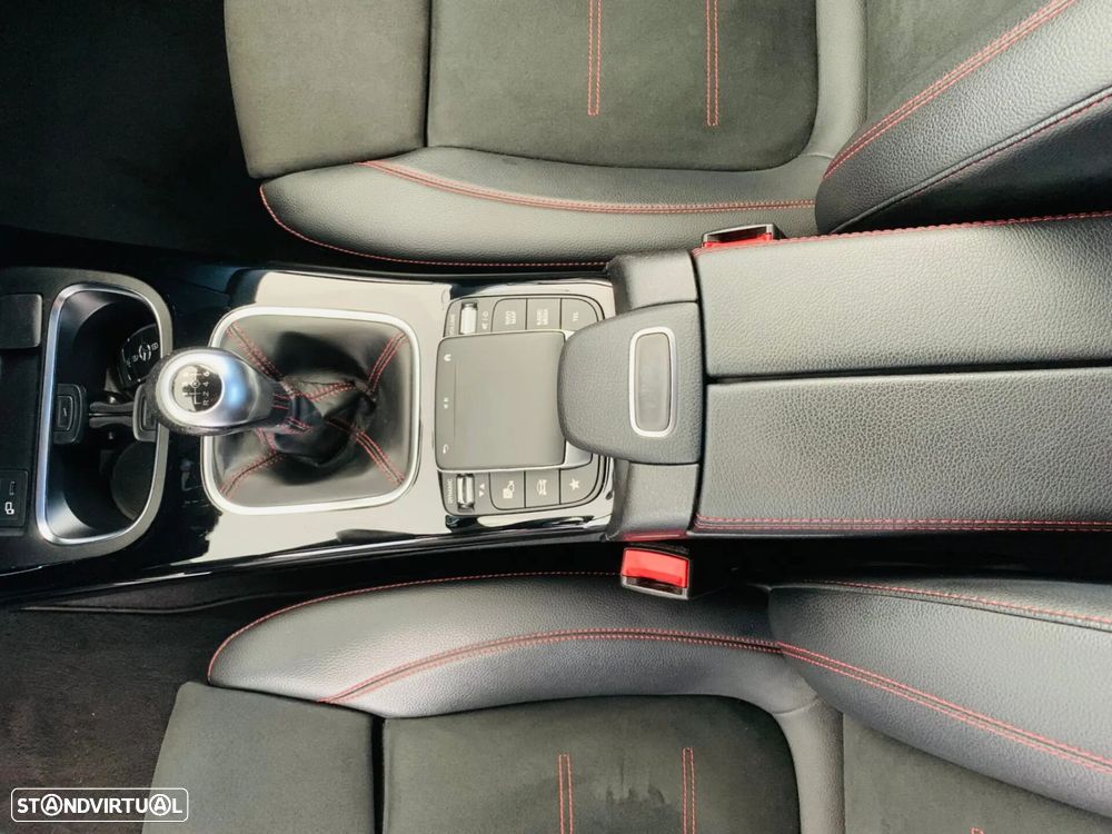 Mercedes-Benz A 180 Limousine d AMG Line - 36