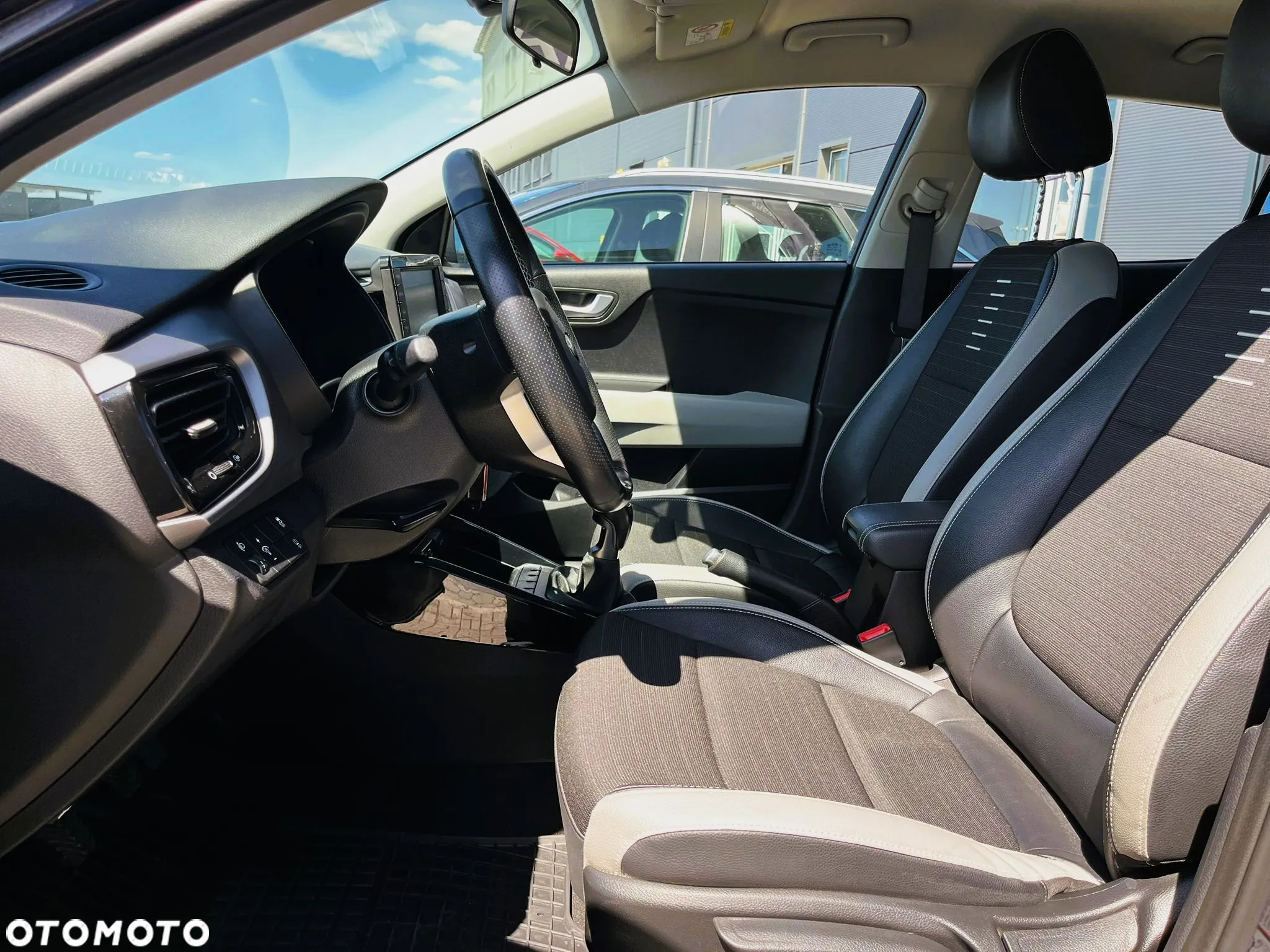 Kia Stonic 1.0 T-GDI L - 10
