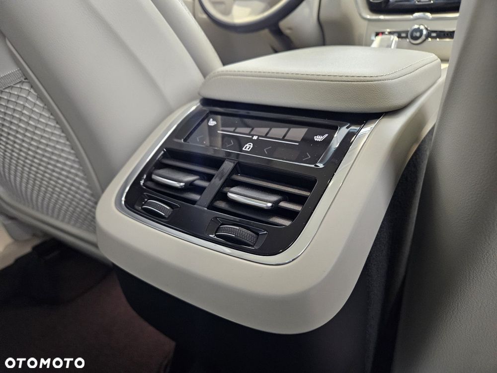 Volvo XC 60 - 32