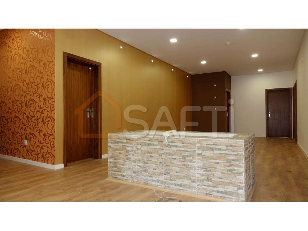 Espaço comercial com 215m2, dividido em vários escritórios, para ar... - Grande imagem: 3/33