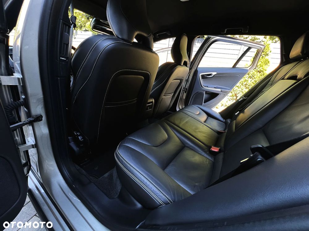 Volvo V60 D4 Geartronic Summum - 23