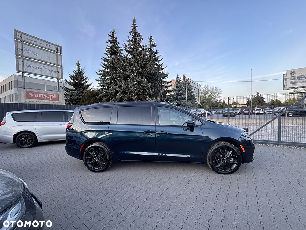 Chrysler Pacifica - 15