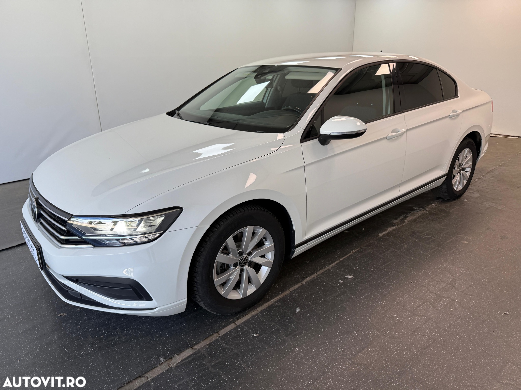 Volkswagen Passat 2.0 TDI DSG Advance - 18