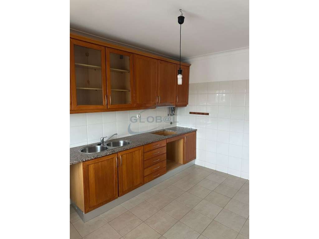 Apartamento t3 com garagem e sótão no centro do Entroncamento - Grande imagem: 3/16