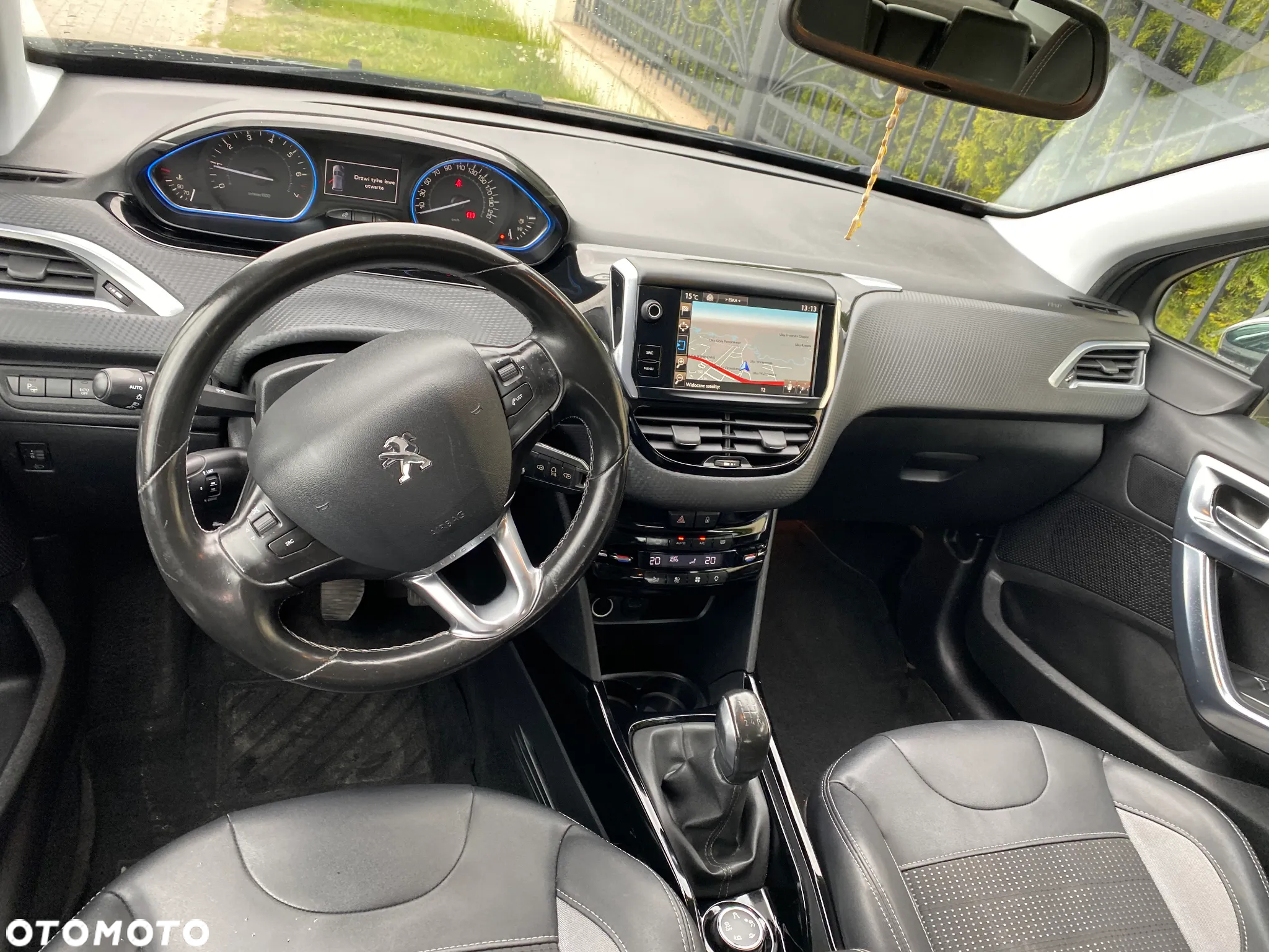 Peugeot 2008 1.2 Pure Tech Allure S&S - 5