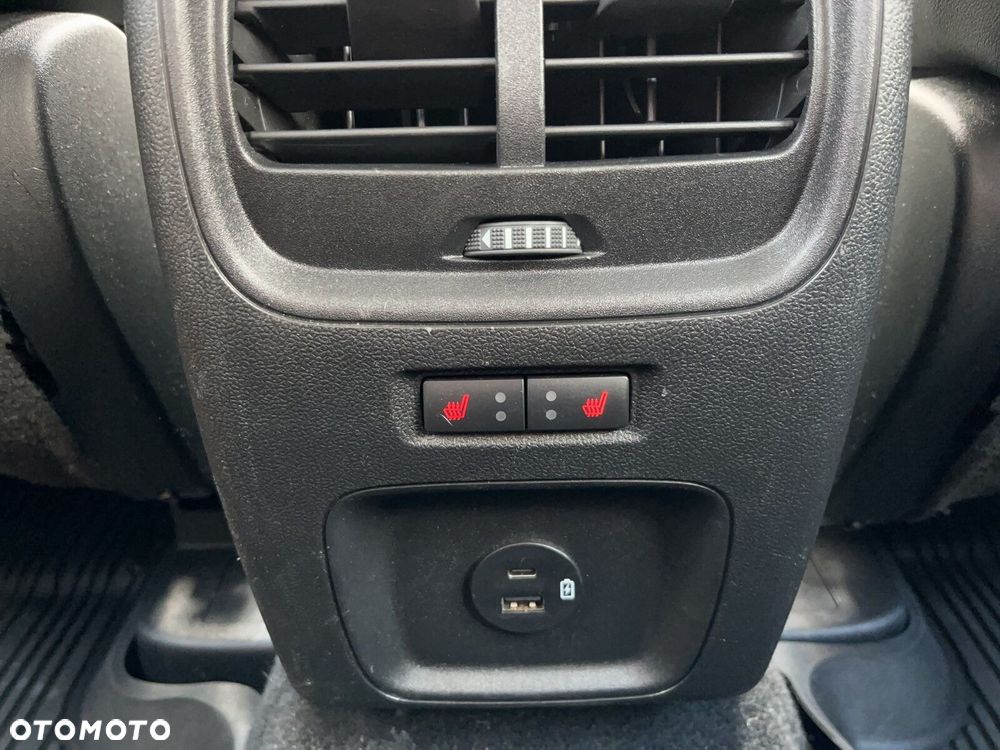 Ford Kuga - 11
