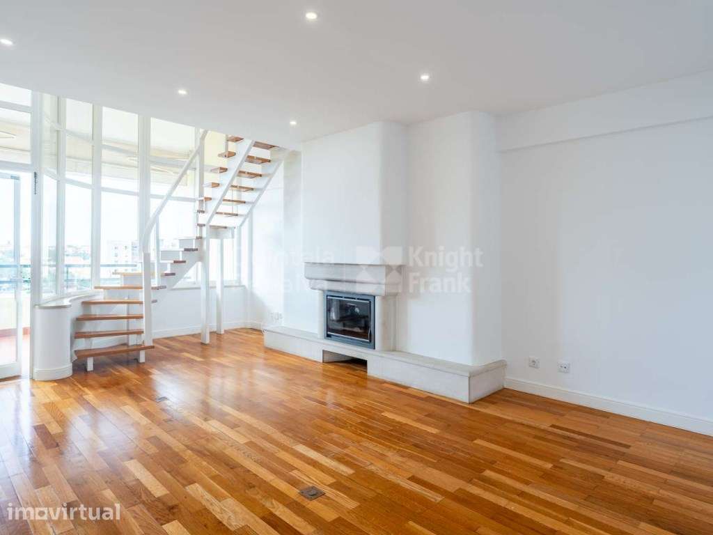 Apartamento T2 Duplex para arrendamento com garagem em Cascais - Grande imagem: 3/27