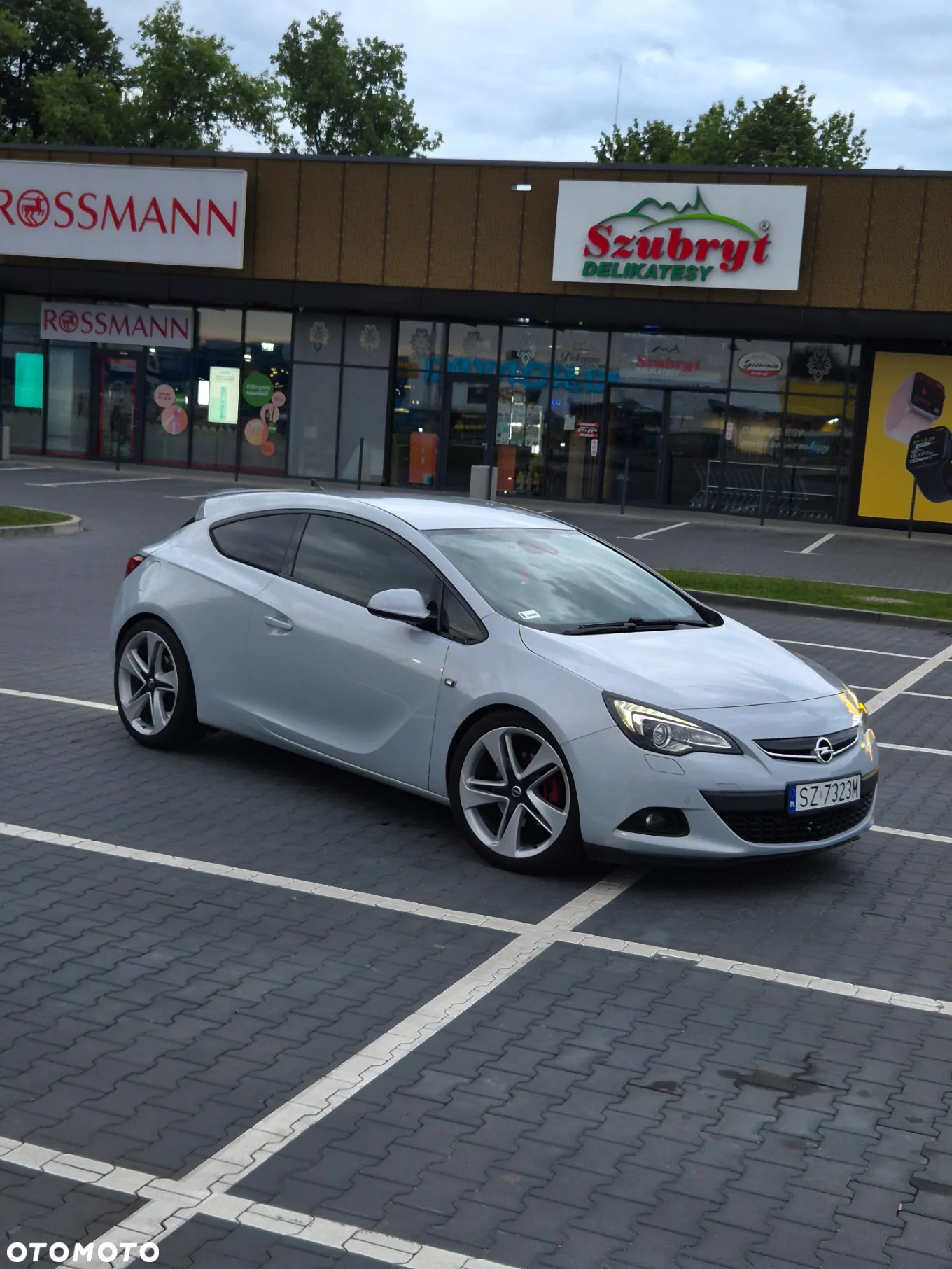 Opel Astra IV GTC 2.0 CDTI Sport S&S - 2
