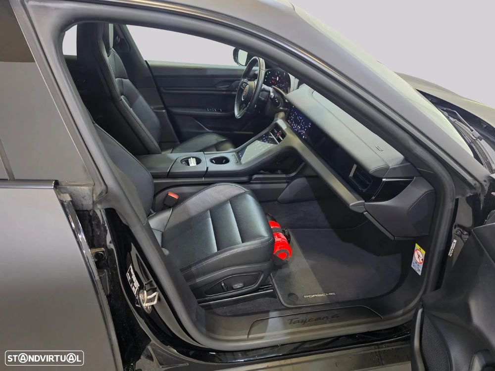 Porsche Taycan Cross Turismo - 14
