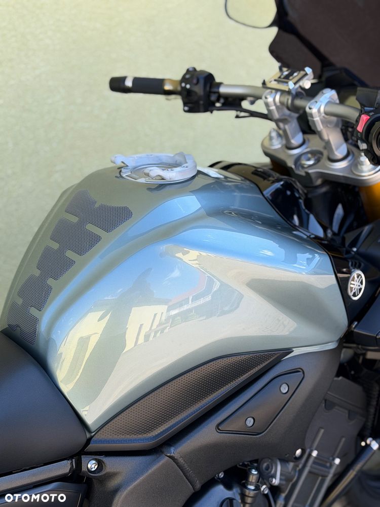 Yamaha FZ - 16