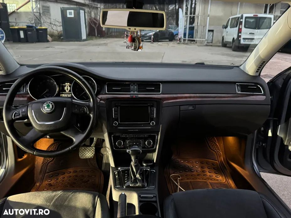 Skoda Superb 2.0 TDI Elegance DSG - 8