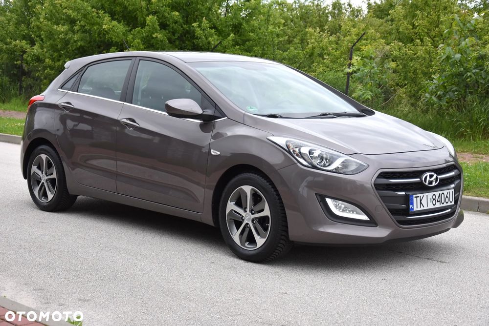 Hyundai i30 blue 1.6 GDI YES Gold - 1
