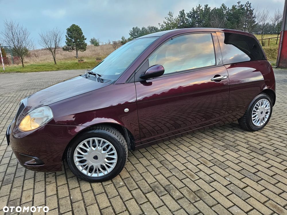 Lancia Ypsilon 1.4 8V Platino (4 os.) - 2