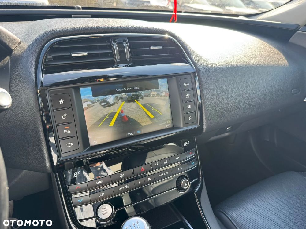 Jaguar XE 2.0 D Pure - 11