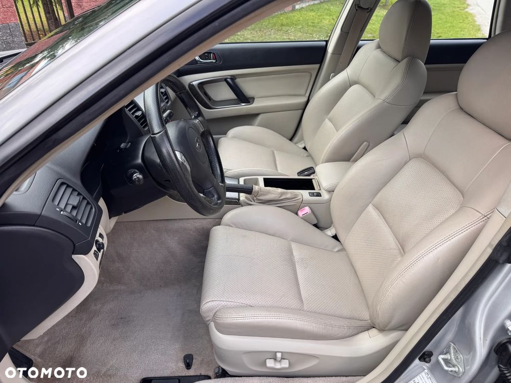 Subaru Legacy - 23