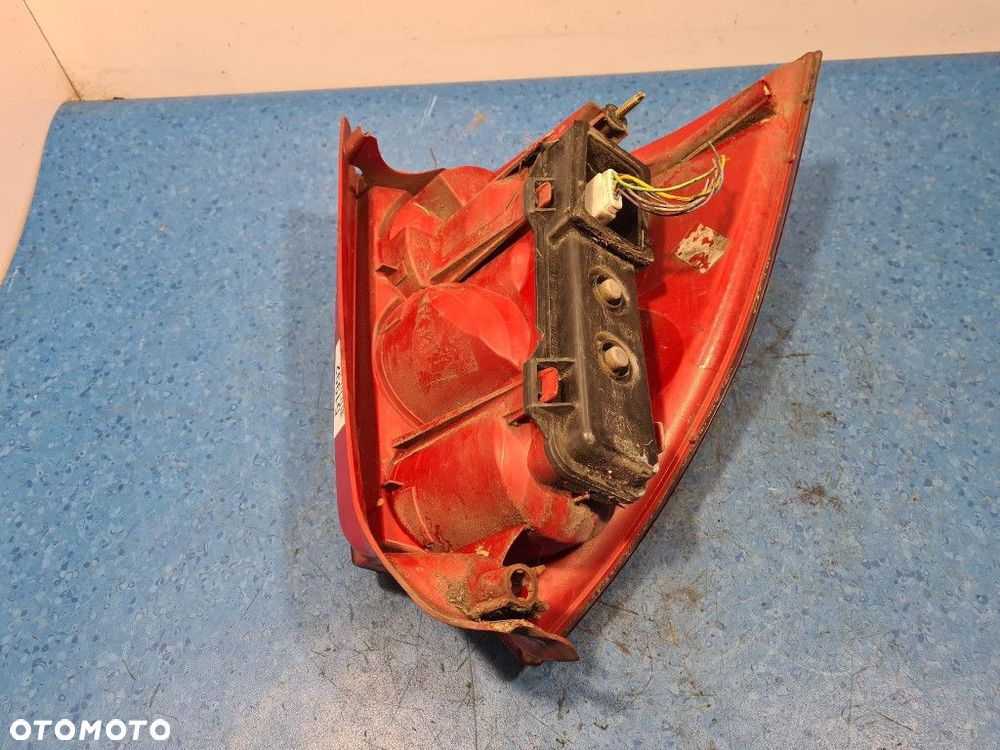 PEUGEOT 307 LAMPA TYŁ PRAWA ZEWNĘTRZNA - 6