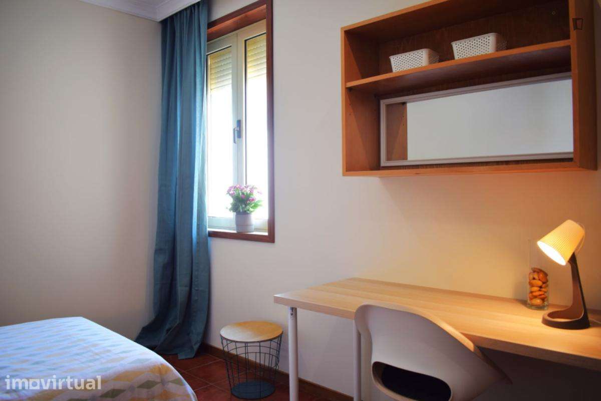 Quarto - localizado em Paranhos Porto - Grande imagem: 2/15