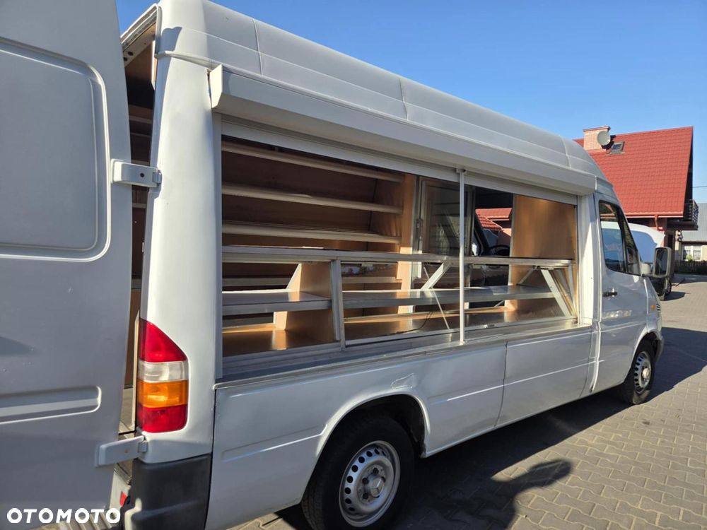 Mercedes-Benz 211 - 2