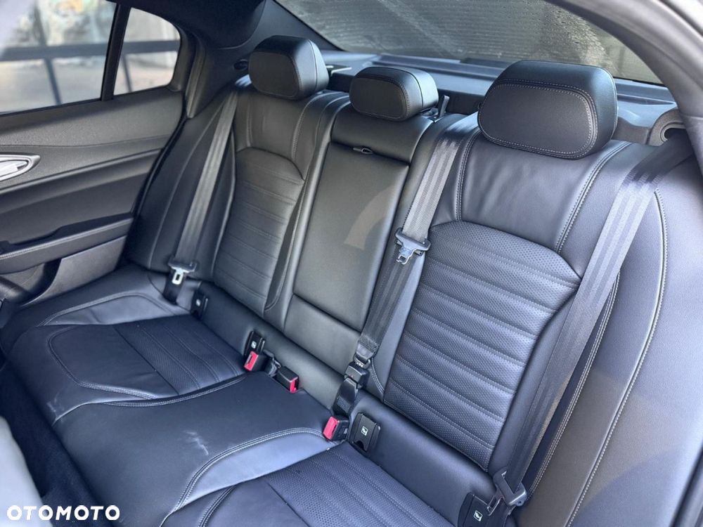 Alfa Romeo Giulia - 12