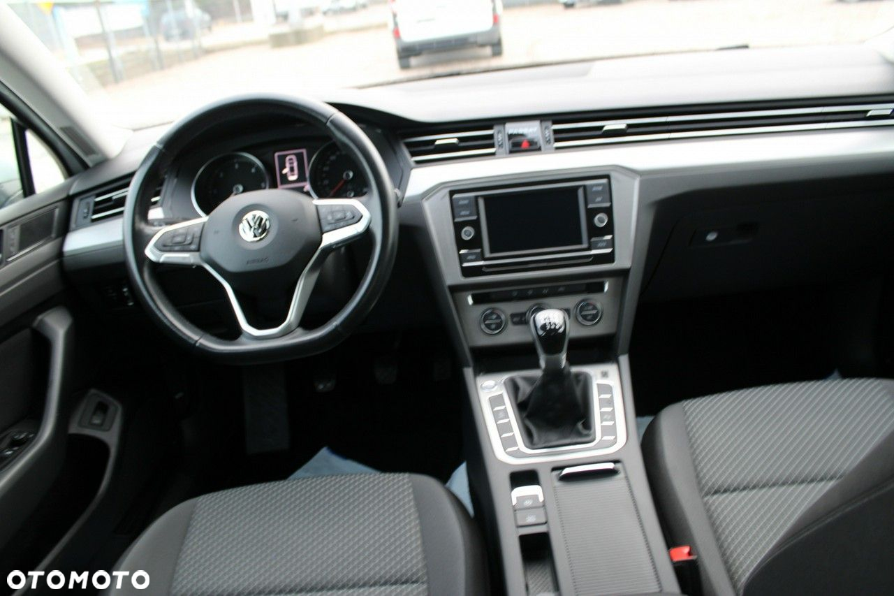 Volkswagen Passat - 17