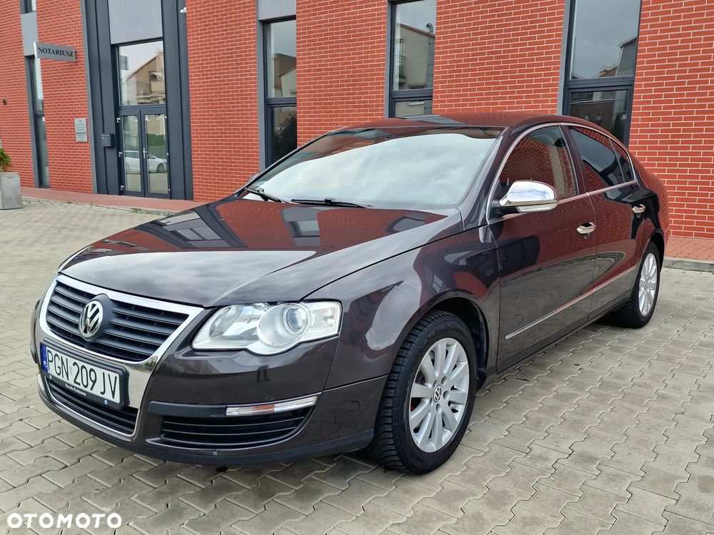 Volkswagen Passat 1.6 FSI Comfortline - 1