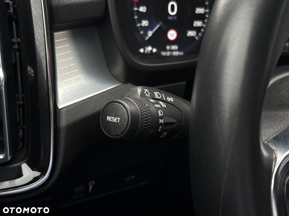 Volvo XC 40 T3 Momentum Pro - 10