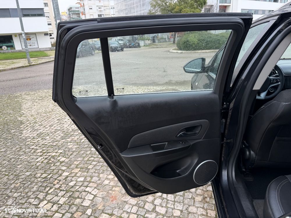 Chevrolet Cruze SW 1.7 VCDi LT - 22