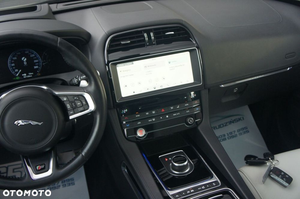 Jaguar F-Pace - 11