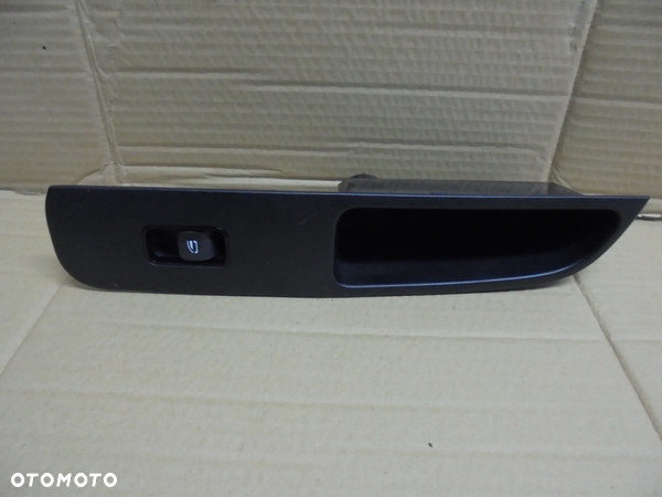 MERCEDES W907 PRZEŁĄCZNIK SZYB DRZWI PRAWA PRZÓD A9077220900