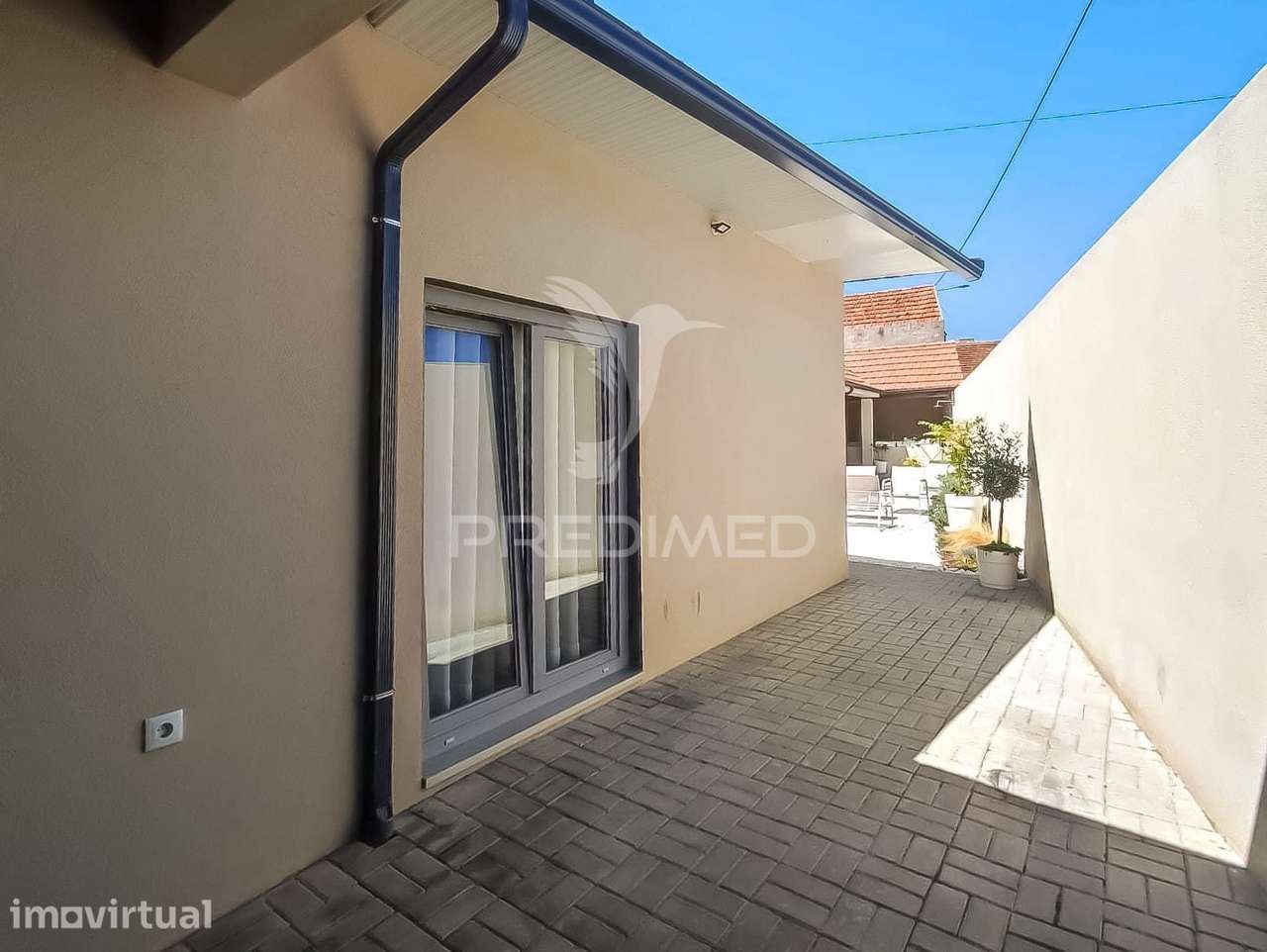 Moradia T4 Totalmente Renovada com 2 Suites, Garagem e Espaço Exter... - Grande imagem: 4/17