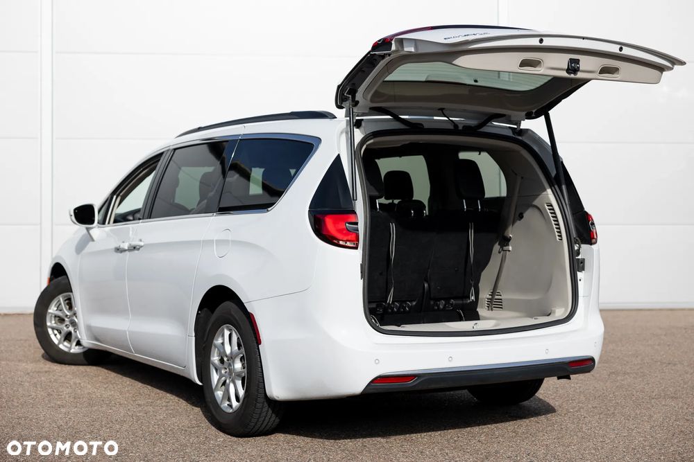 Chrysler Pacifica - 12