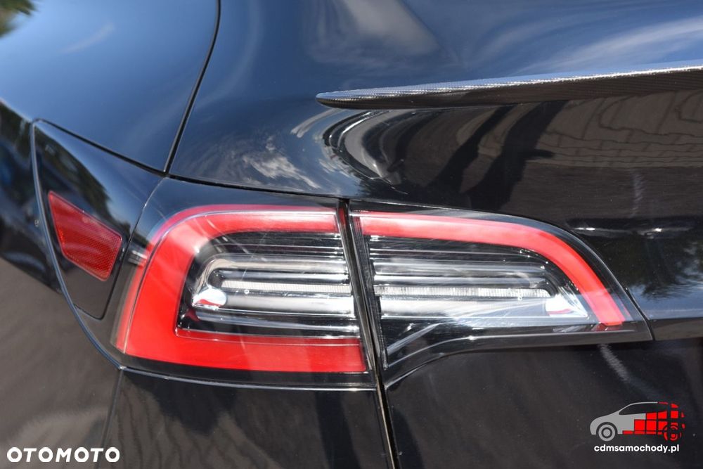 Tesla Model Y - 14