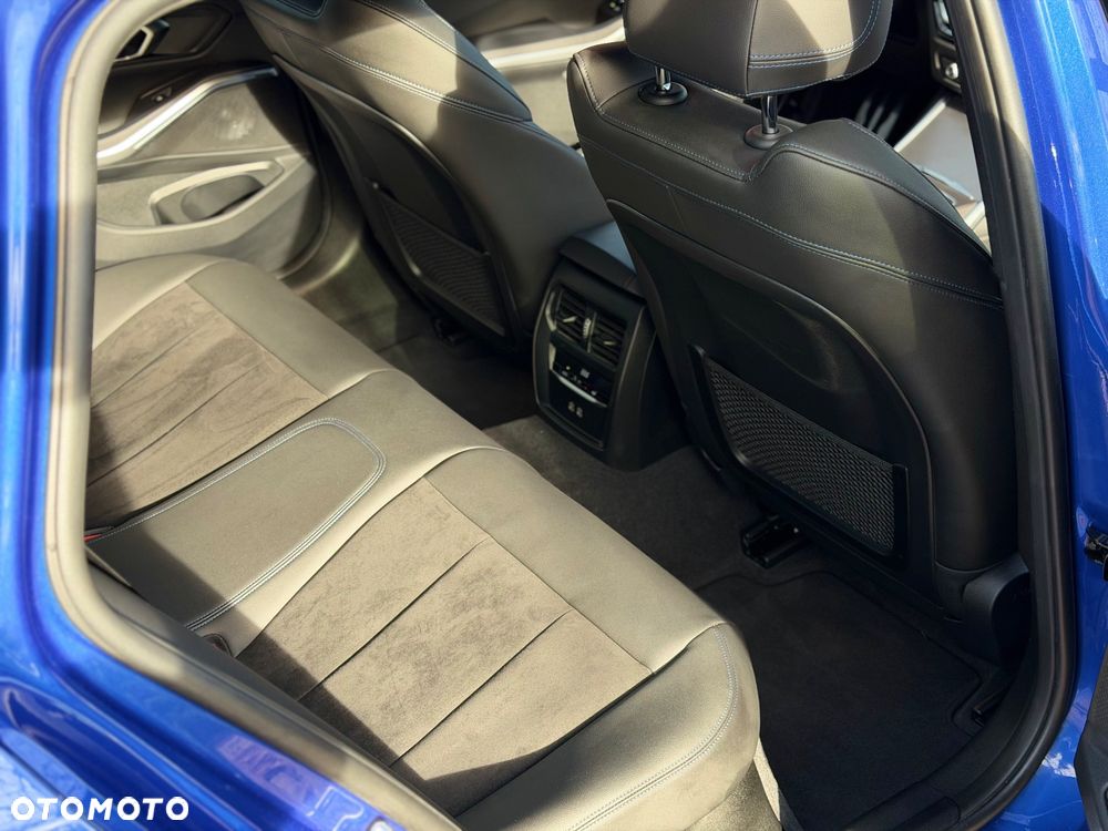 BMW Seria 3 320d M Sport - 17