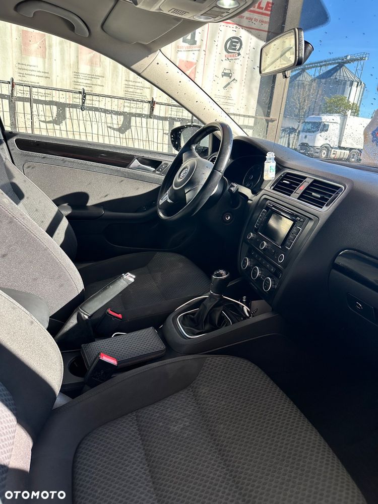 Volkswagen Jetta 1.6 TDI Comfortline - 11