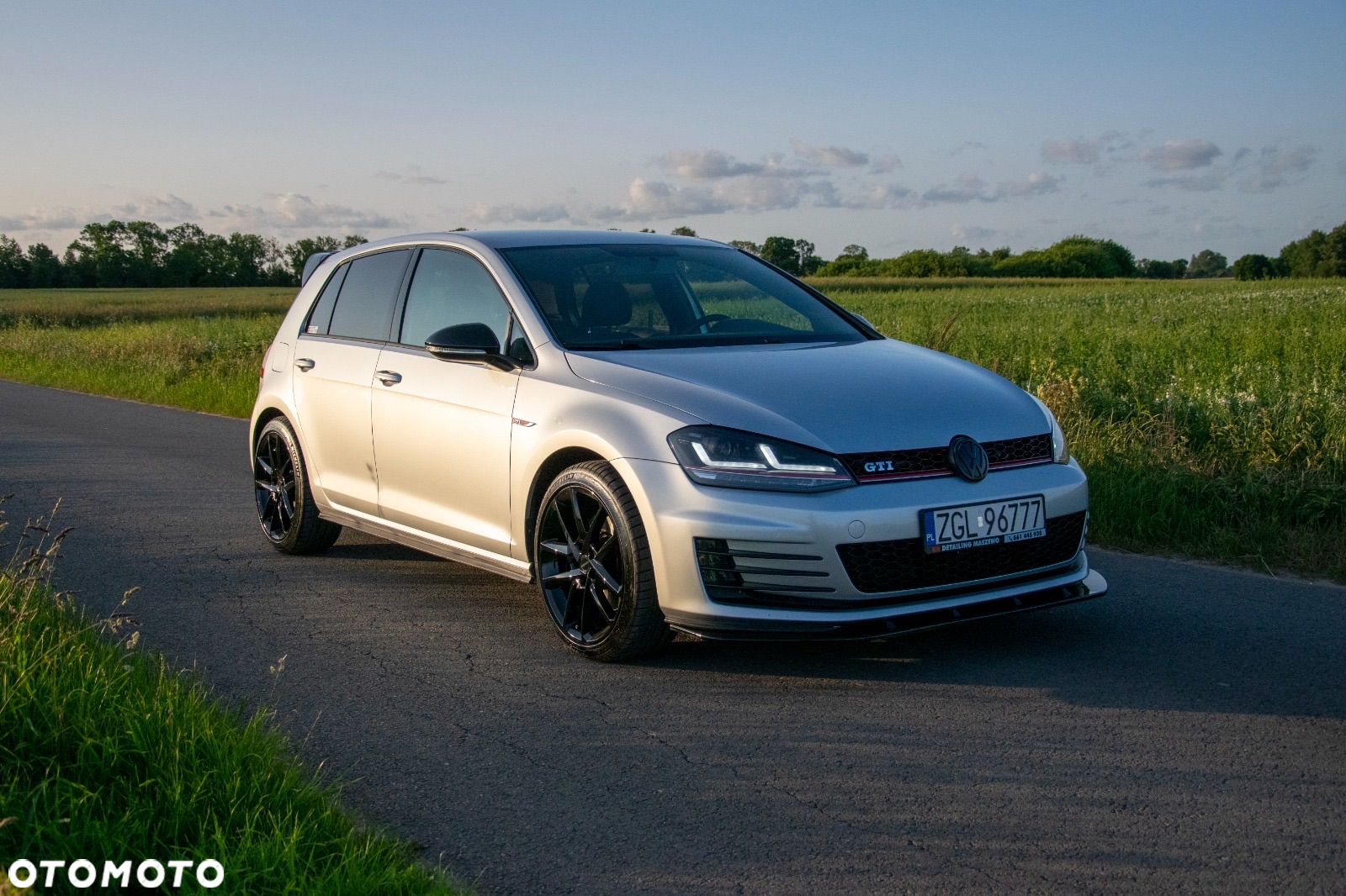 Volkswagen Golf - 2
