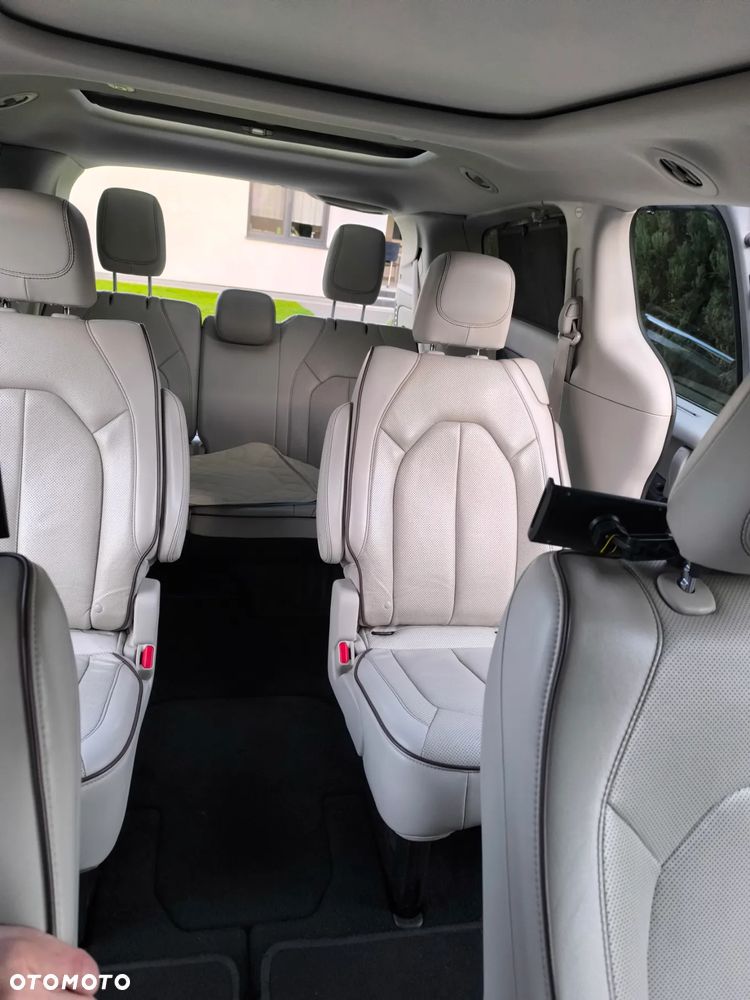 Chrysler Pacifica - 23