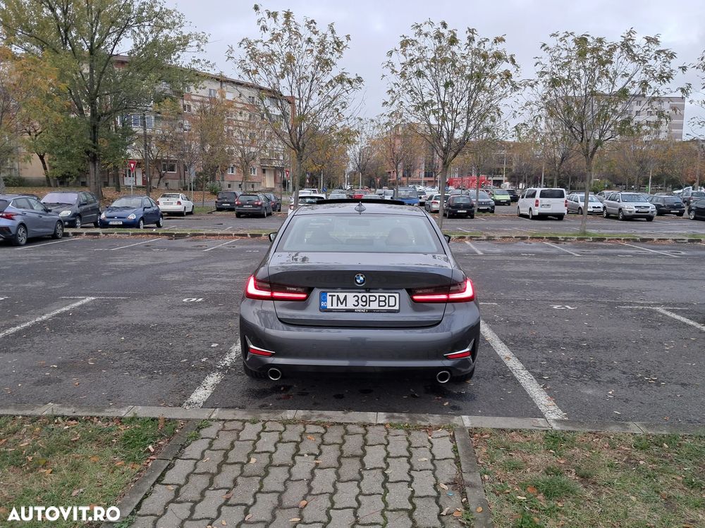 BMW Seria 3 330i AT Luxury Line - 24